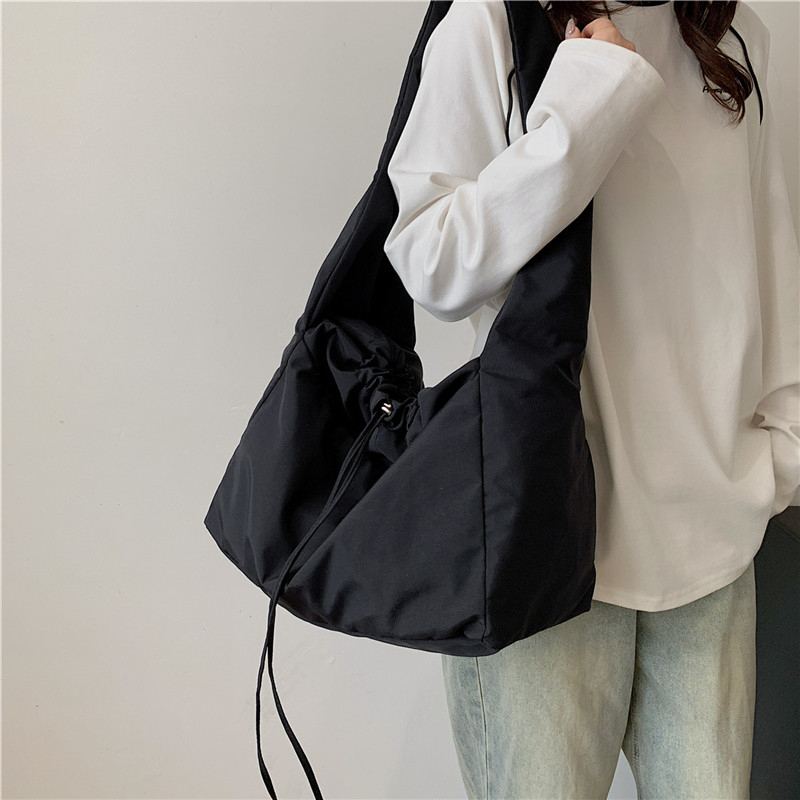 PARACVTOU/帕卡图黑色斜挎包尼龙大容量运动轻便防泼水斜挎腋下包