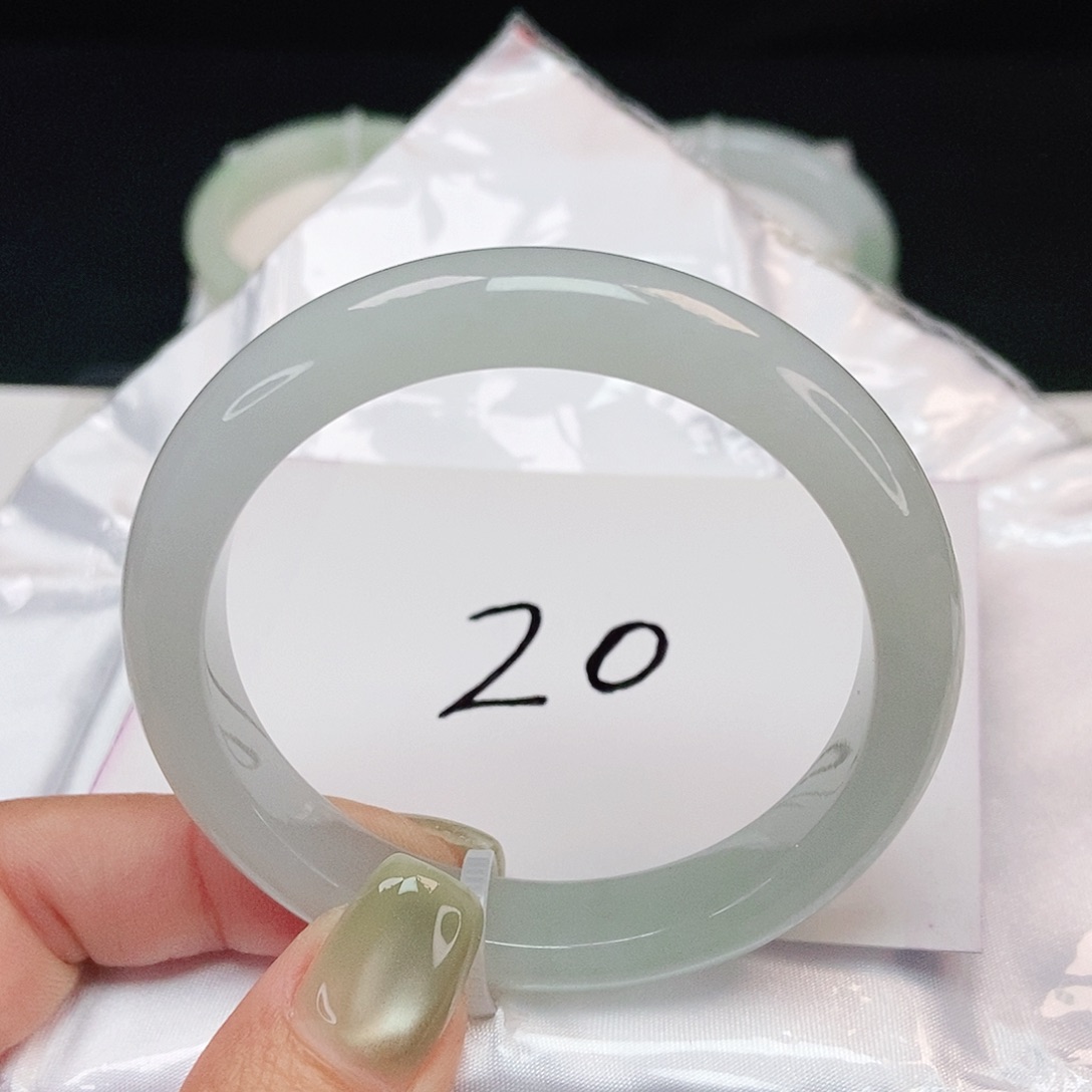 翡翠手镯未镶嵌 正圈52+