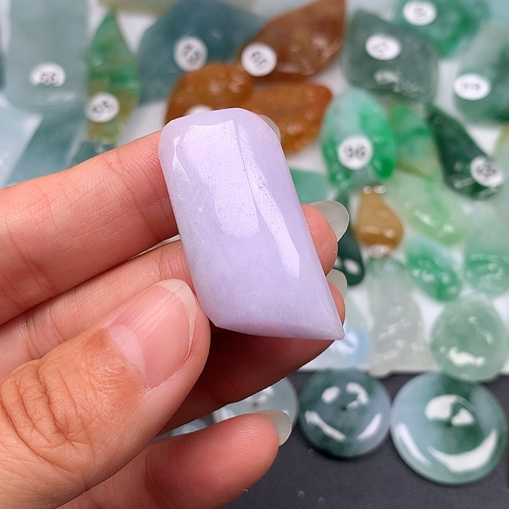 翡翠未镶嵌颈饰随型