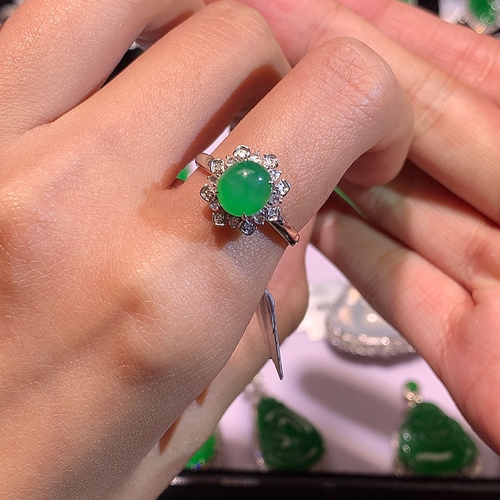 翡翠18K金镶嵌耳饰戒指