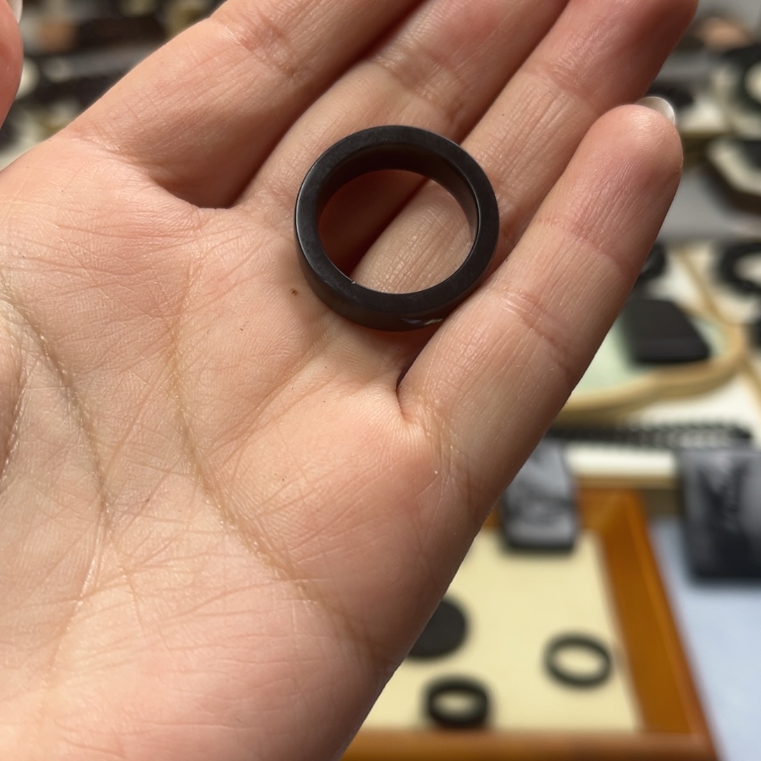 山***和田玉（墨玉）未镶嵌颈饰18内径