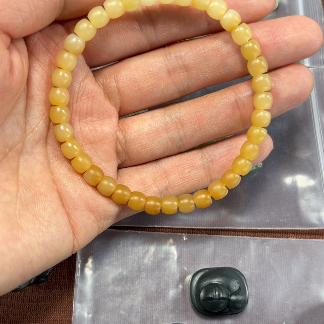 未镶嵌和田玉（糖玉）手链