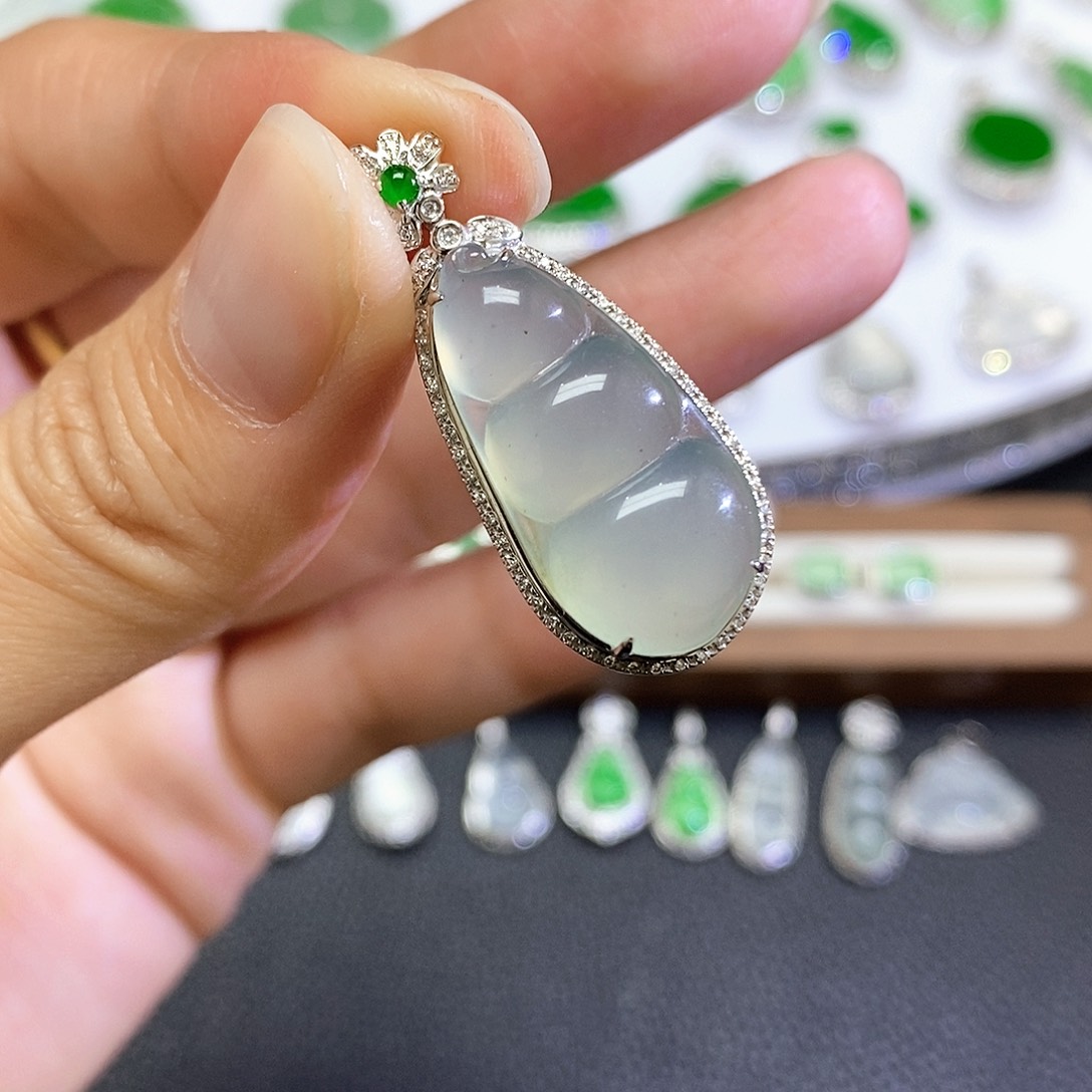 翡翠18K金镶嵌吊坠(不含链)