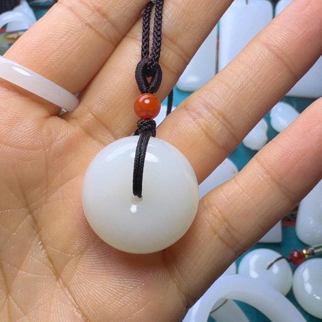 和田玉颈饰未镶嵌