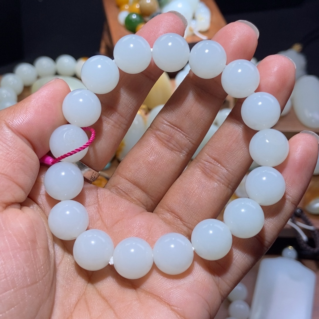 马***华和田玉未镶嵌颈饰