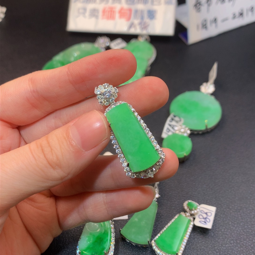 翡翠颈饰银S925镶嵌无事牌