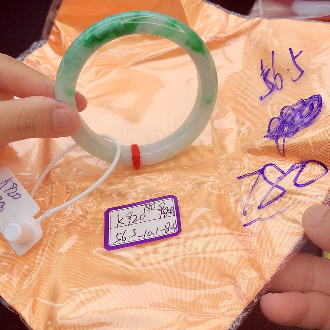 翡翠手镯未镶嵌翡翠