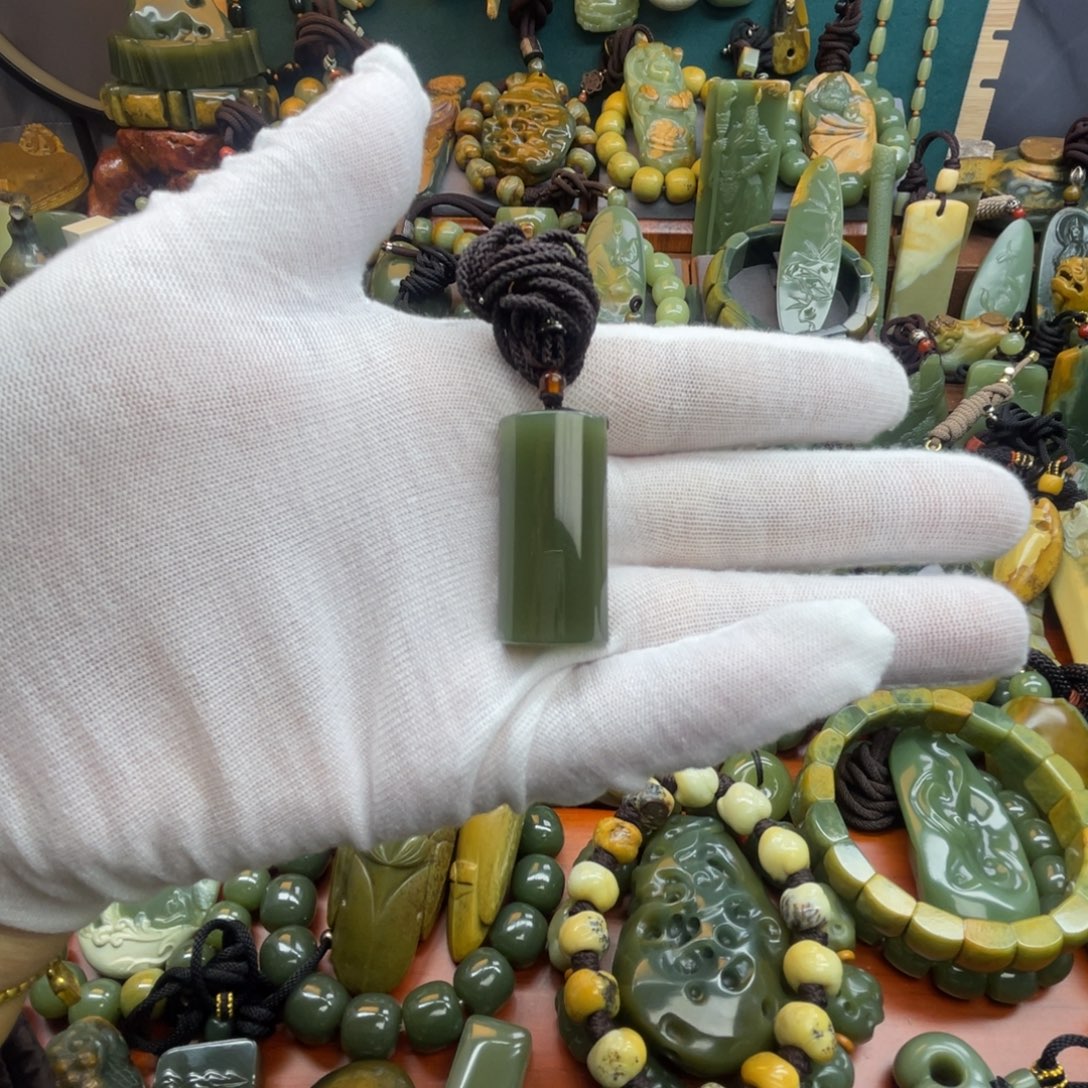 岫岩老玉（透闪石质玉）未镶嵌颈饰