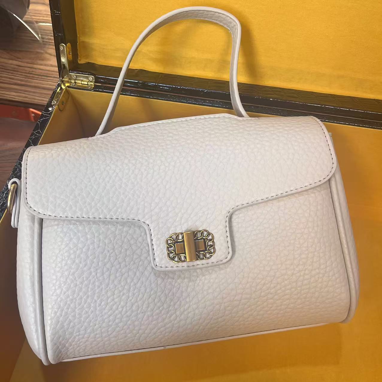 LY 2 【按编码下单】经典百搭女包休闲时尚单肩 B