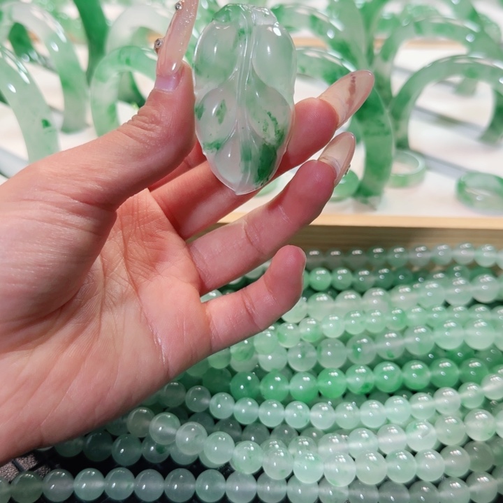 石英质玉吊坠(赠链)未镶嵌