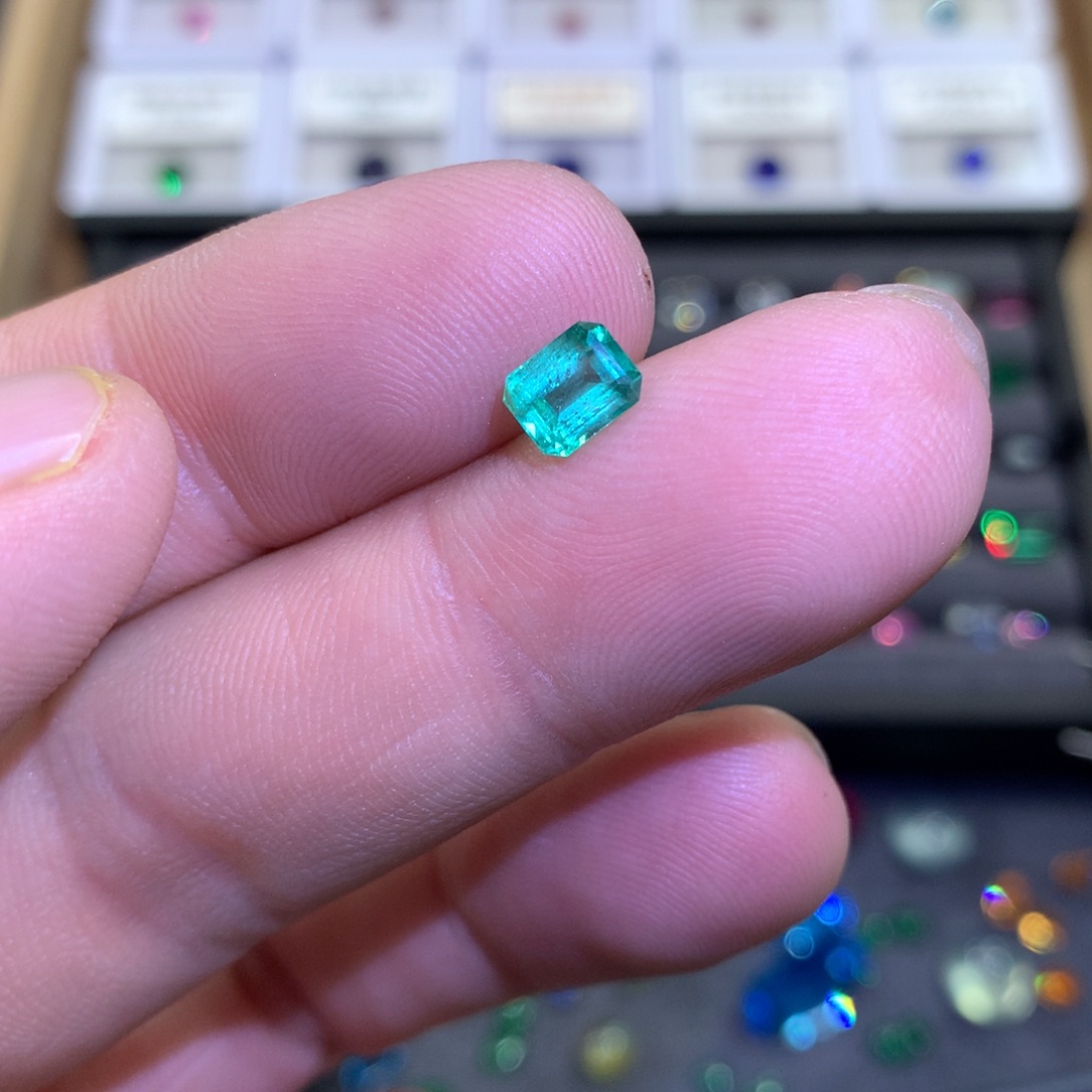 祖母绿裸石未镶嵌0.99克拉intense