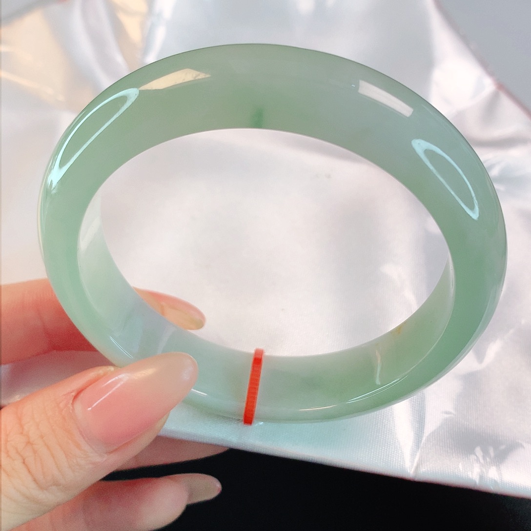 翡翠手镯未镶嵌56.9圈口