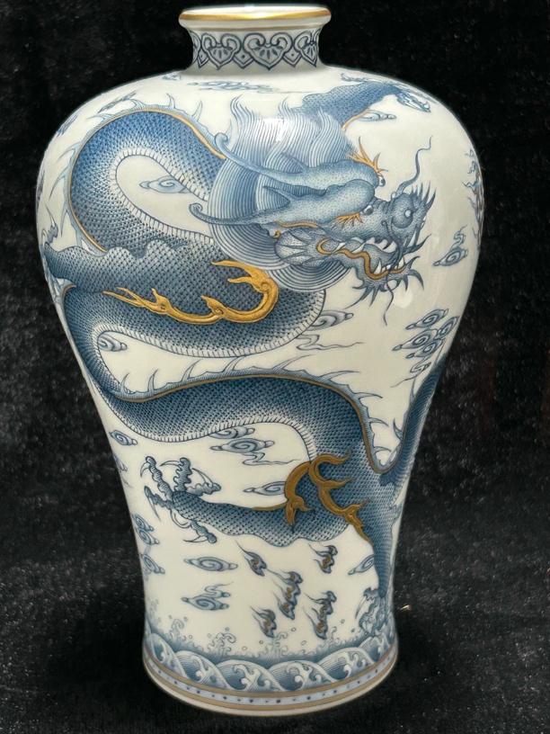 青花描金龙纹梅瓶