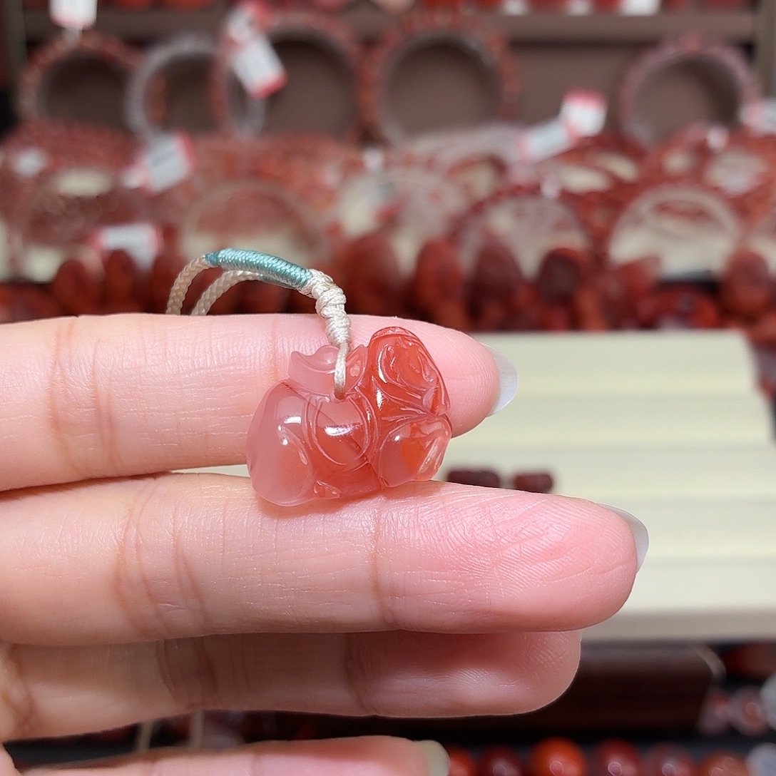 浅***澜南红玛瑙未镶嵌颈饰唐马