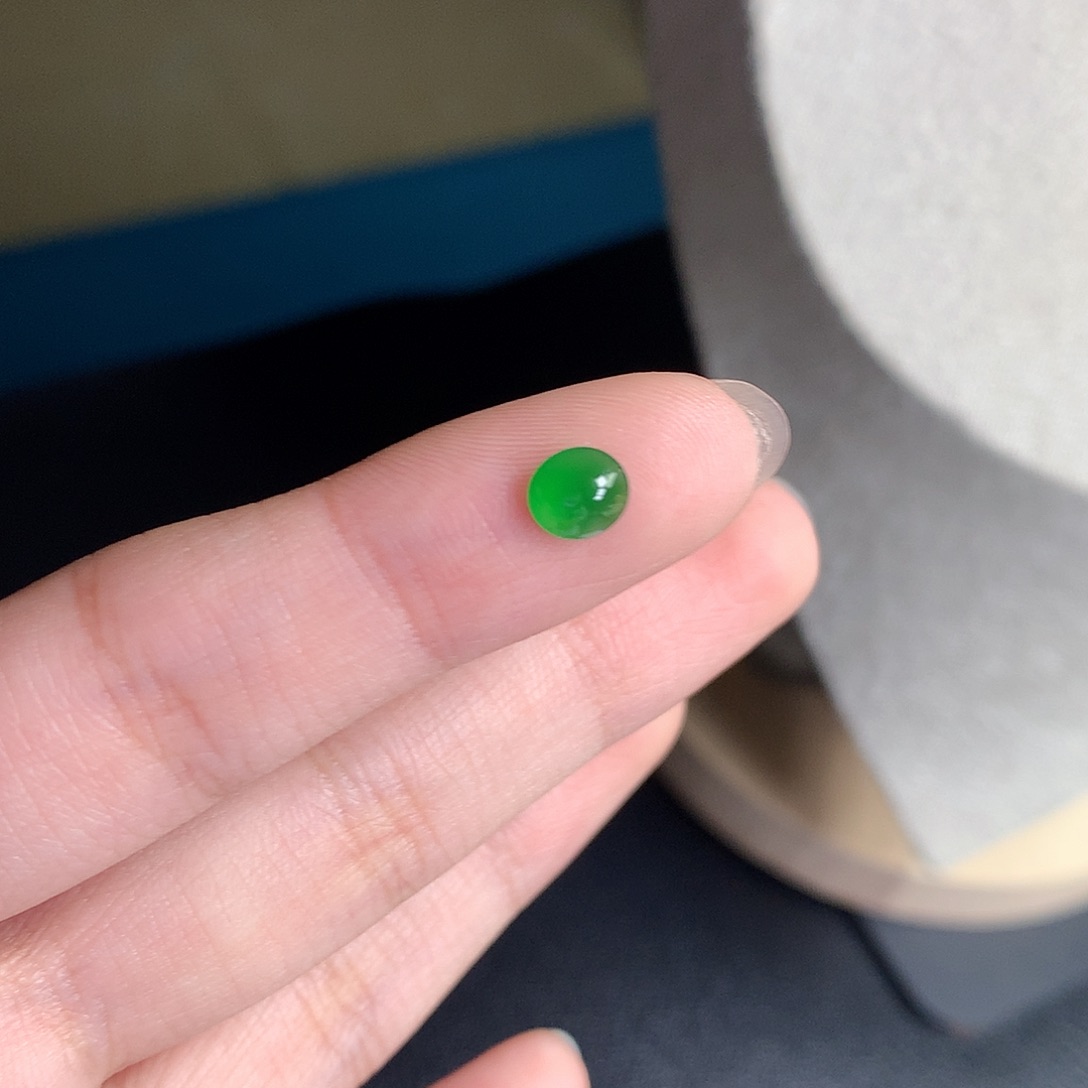 翡翠裸石缅甸天然A货翡翠阳绿蛋面