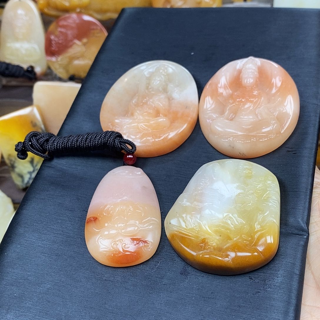 石英质玉（黄龙玉）颈饰未镶嵌