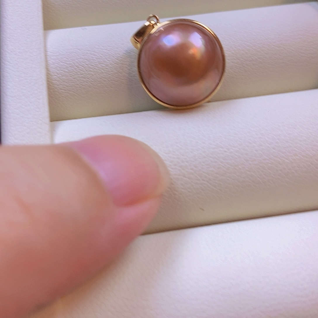 18K金镶嵌拼合珍珠（马贝珠）颈饰