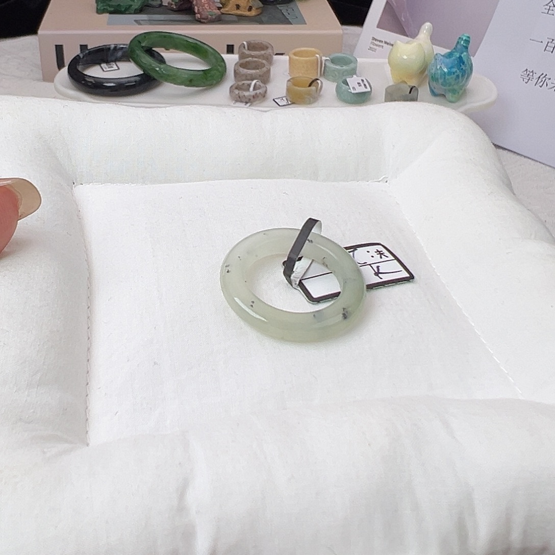 和田玉（糖玉）未镶嵌戒指k33 飘黑芝麻圆条 19.4 不退换