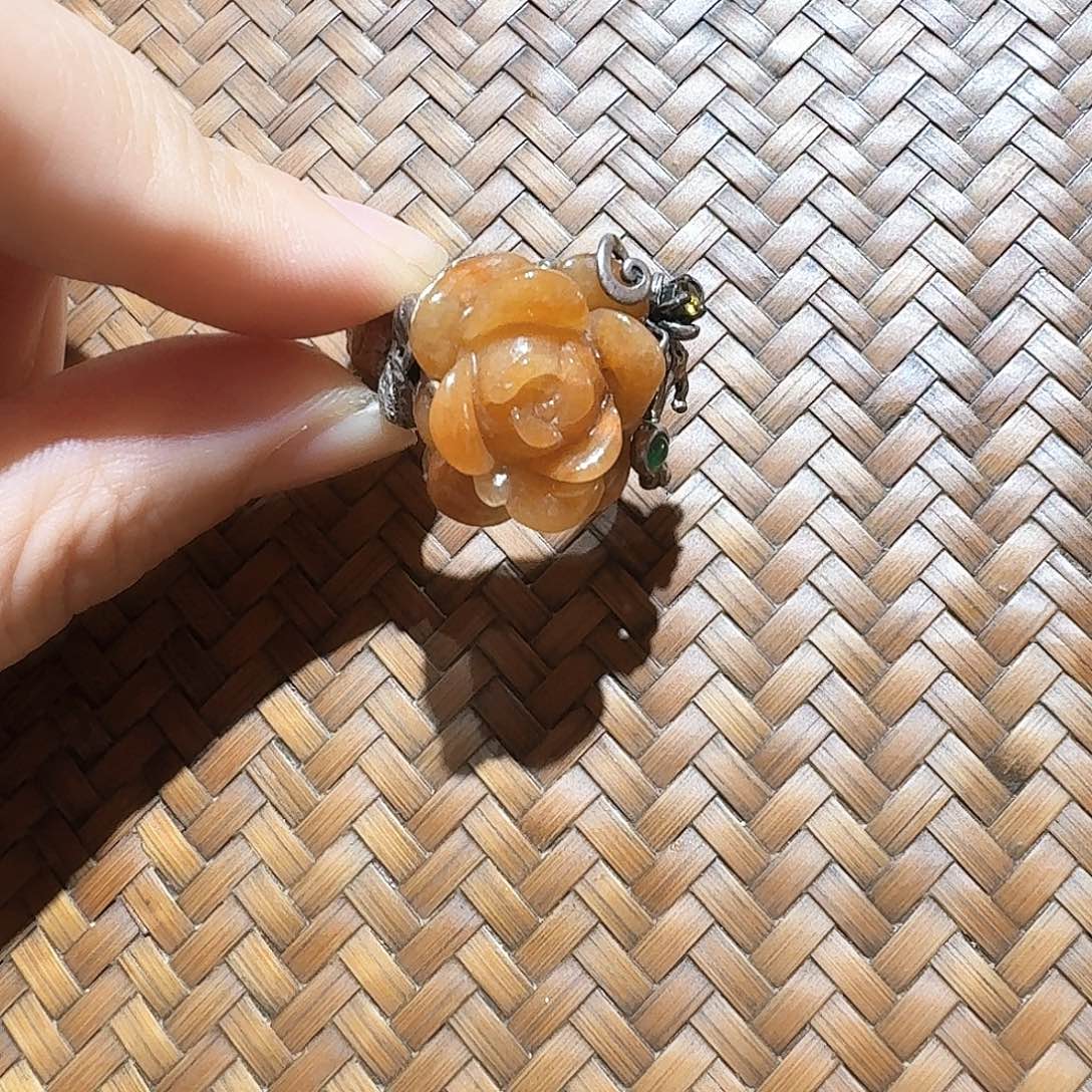 银S925镶嵌戒指翡翠个性十足