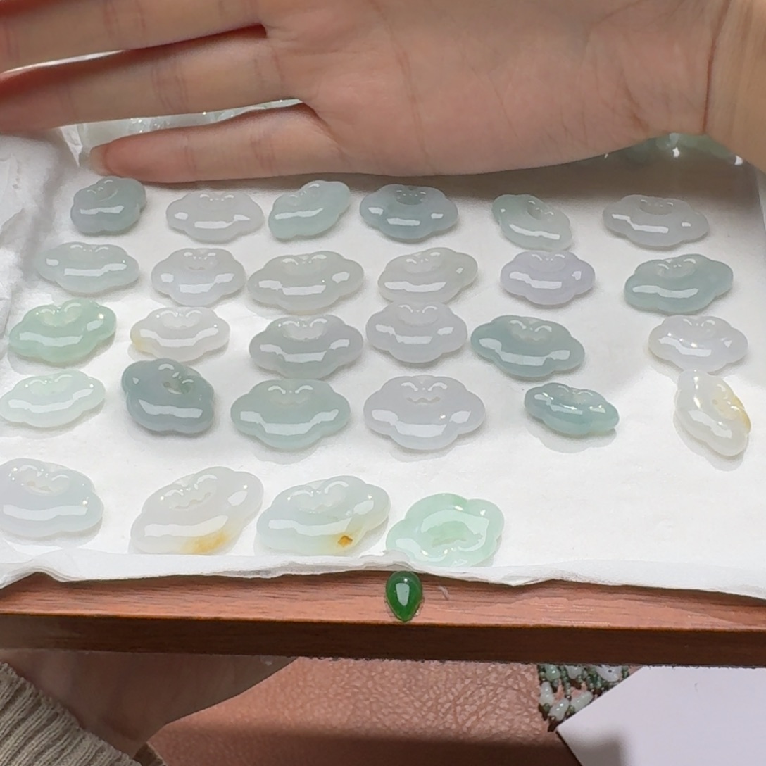 未镶嵌挂件翡翠福利1个，不包邮，拍一单邮费发货