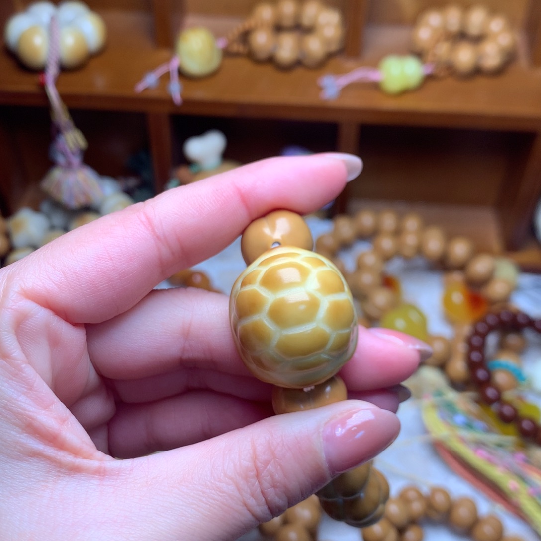 猴头核桃吊坠富甲