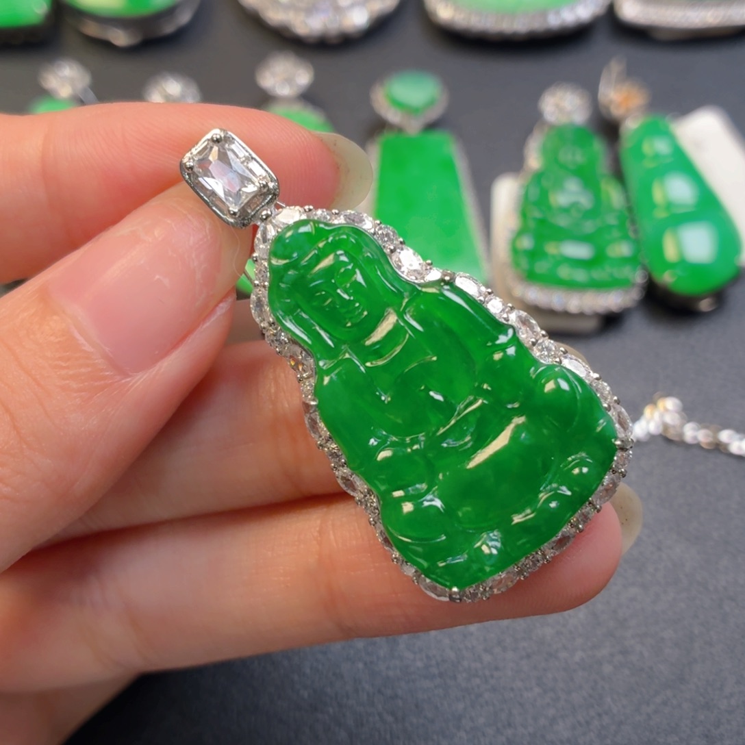 M***o翡翠银S925镶嵌颈饰