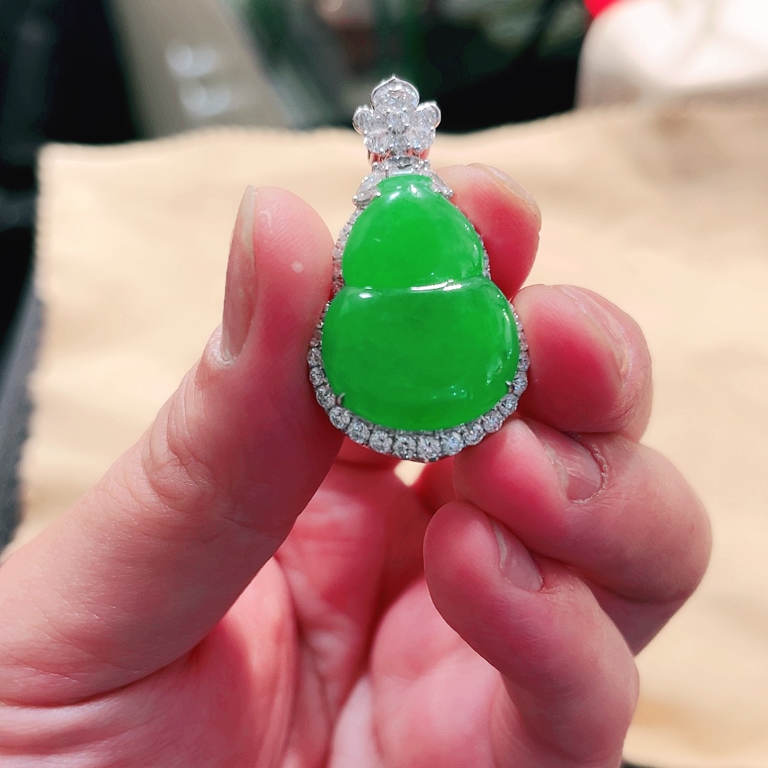 翡翠18K金镶嵌吊坠(不含链)?****葫芦