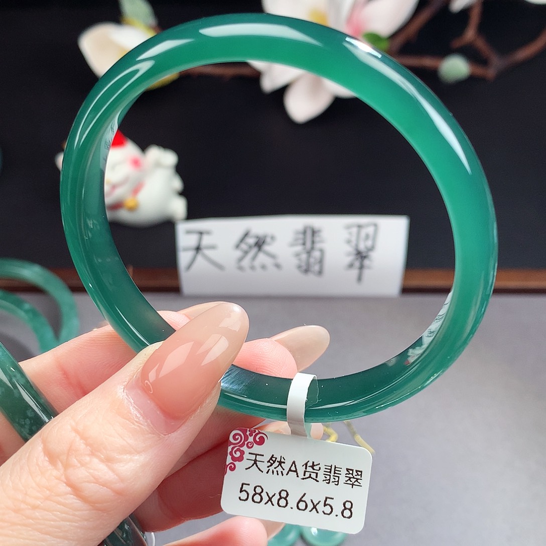 翡翠手镯（圆镯）未镶嵌