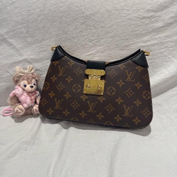 99新 LV 闲置99新 Lv Twinny 新款牛角包 芯片款