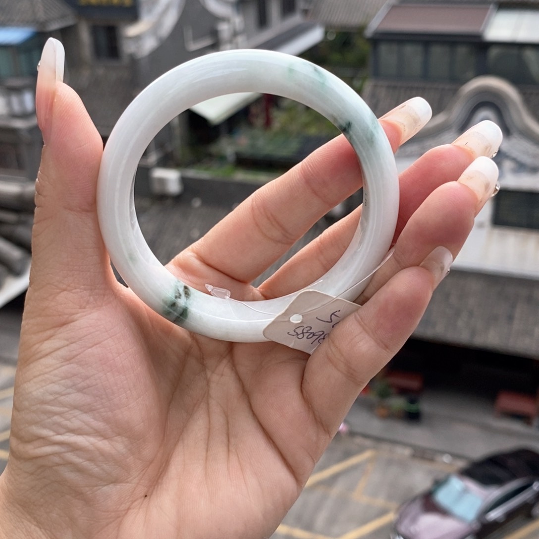 翡翠手镯未镶嵌57圈口