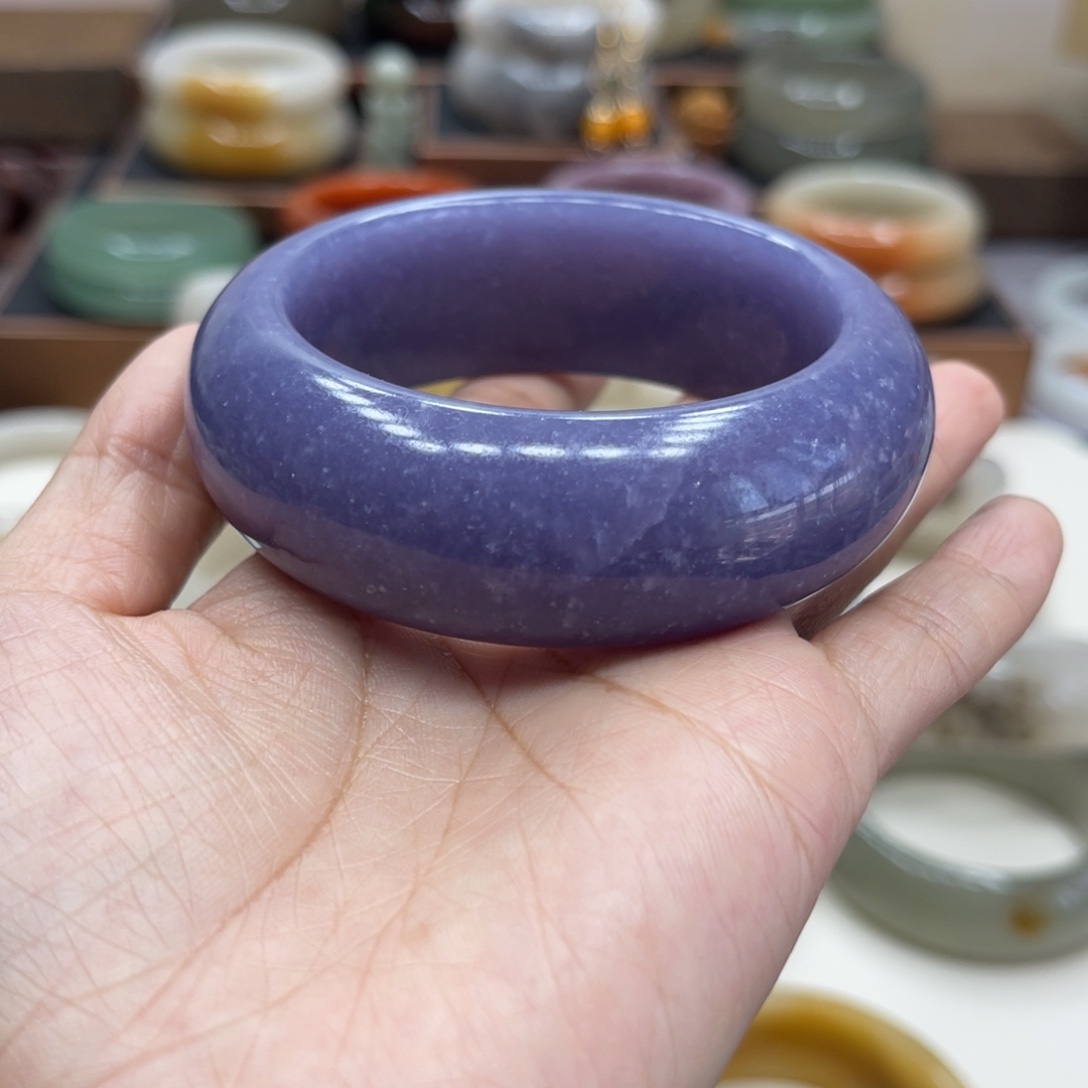 喜***乐未镶嵌石英岩玉珠宝奇石