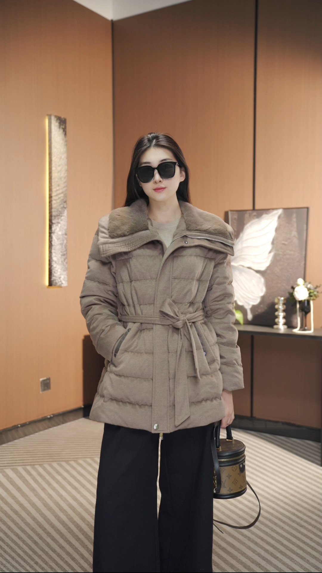 2025冬新品水貂毛翻领皮草鹅绒服女系带高端羊毛混纺羽绒保暖外套