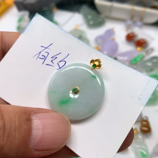 翡翠颈饰未镶嵌翡翠