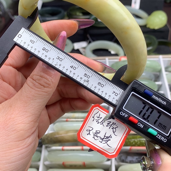 蛇纹石玉手镯未镶嵌897