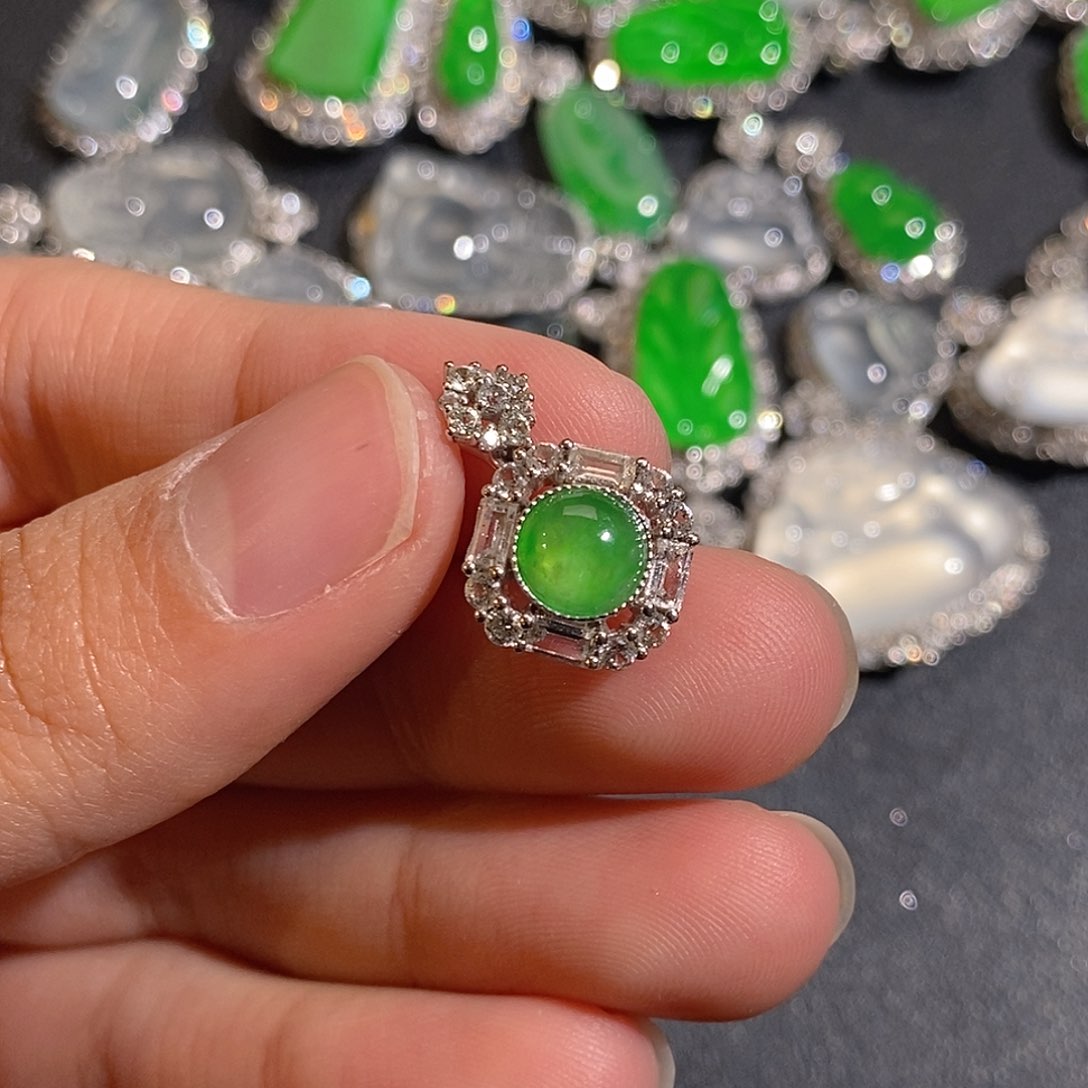 翡翠颈饰18K金镶嵌天然缅甸A货翡翠