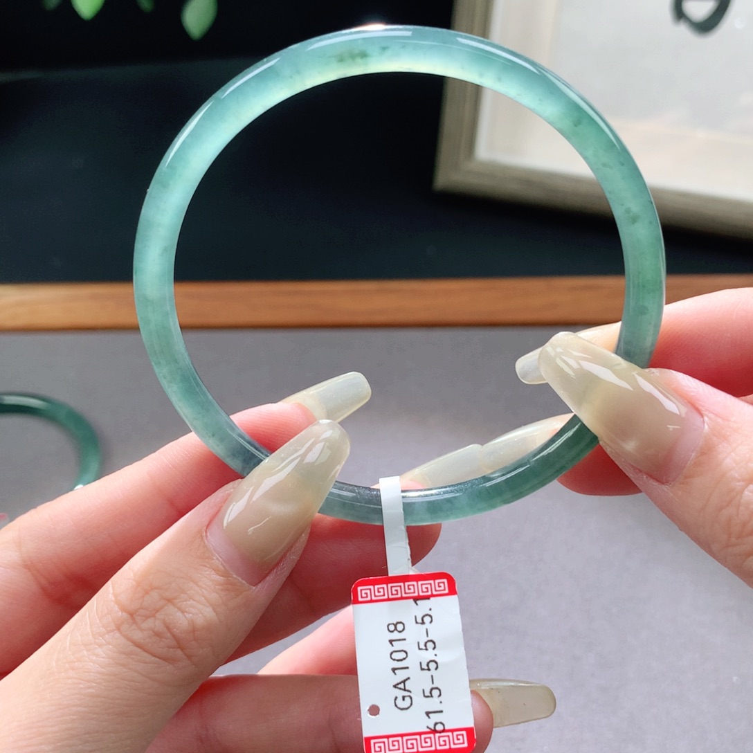 翡翠手镯未镶嵌天然翡翠手镯
