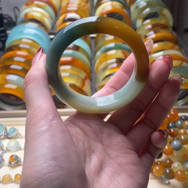 蛇纹石玉手镯未镶嵌52.4