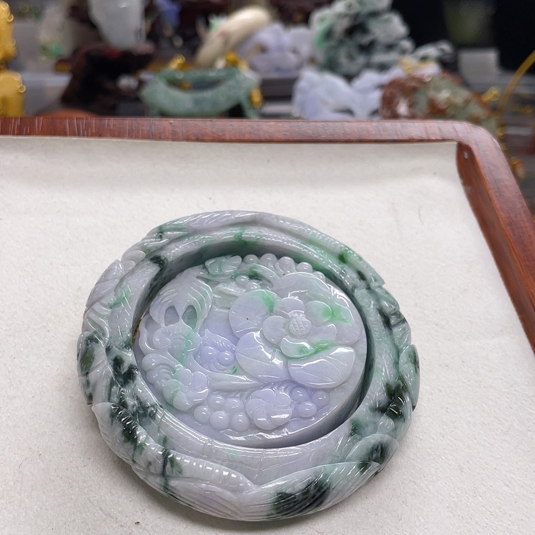 翡翠未镶嵌颈饰鱼丸