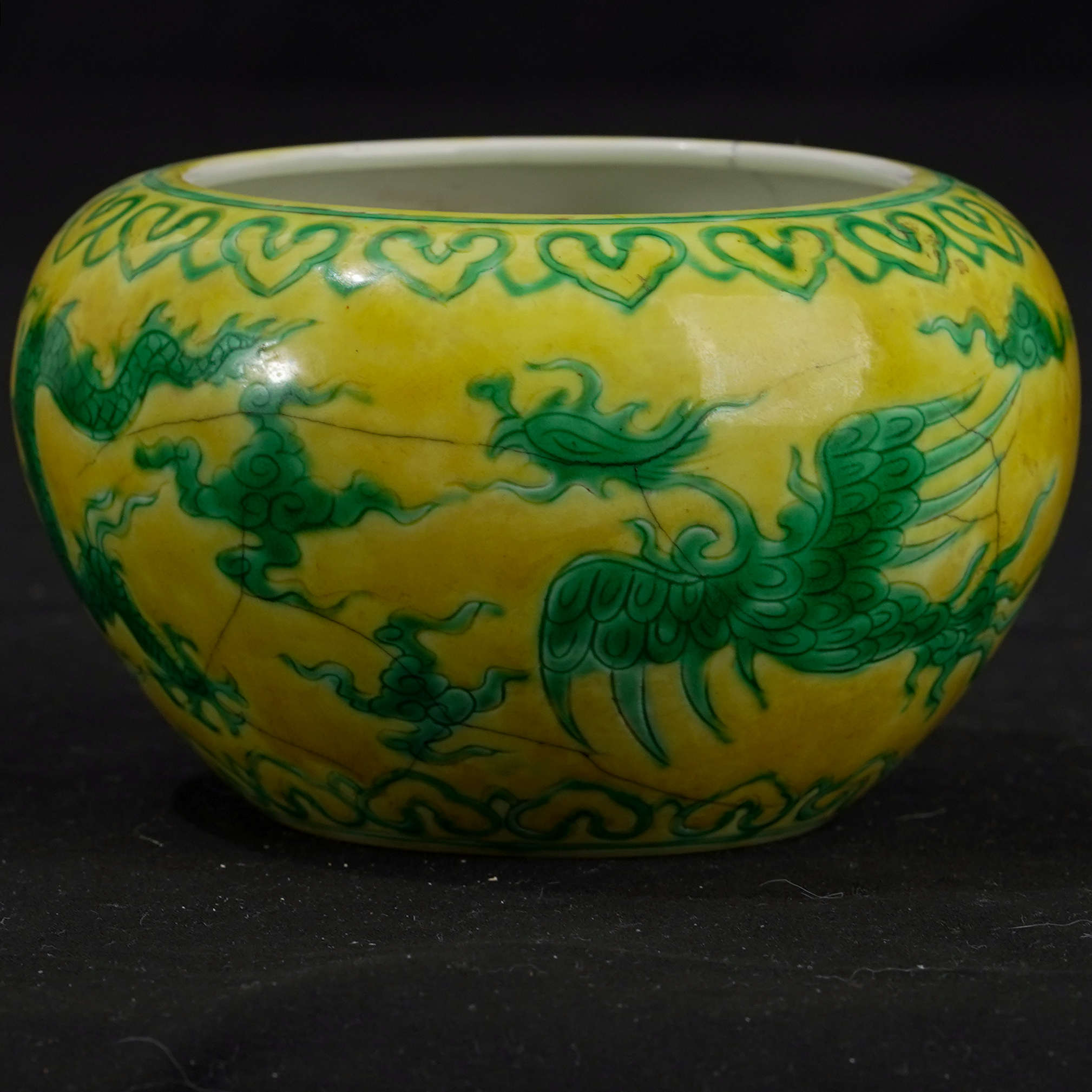 清代雍正黄底绿彩水盂