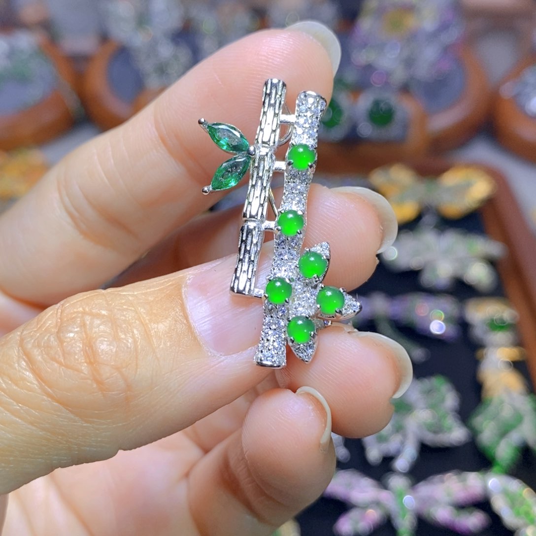 翡翠颈饰银S925镶嵌天然翡翠