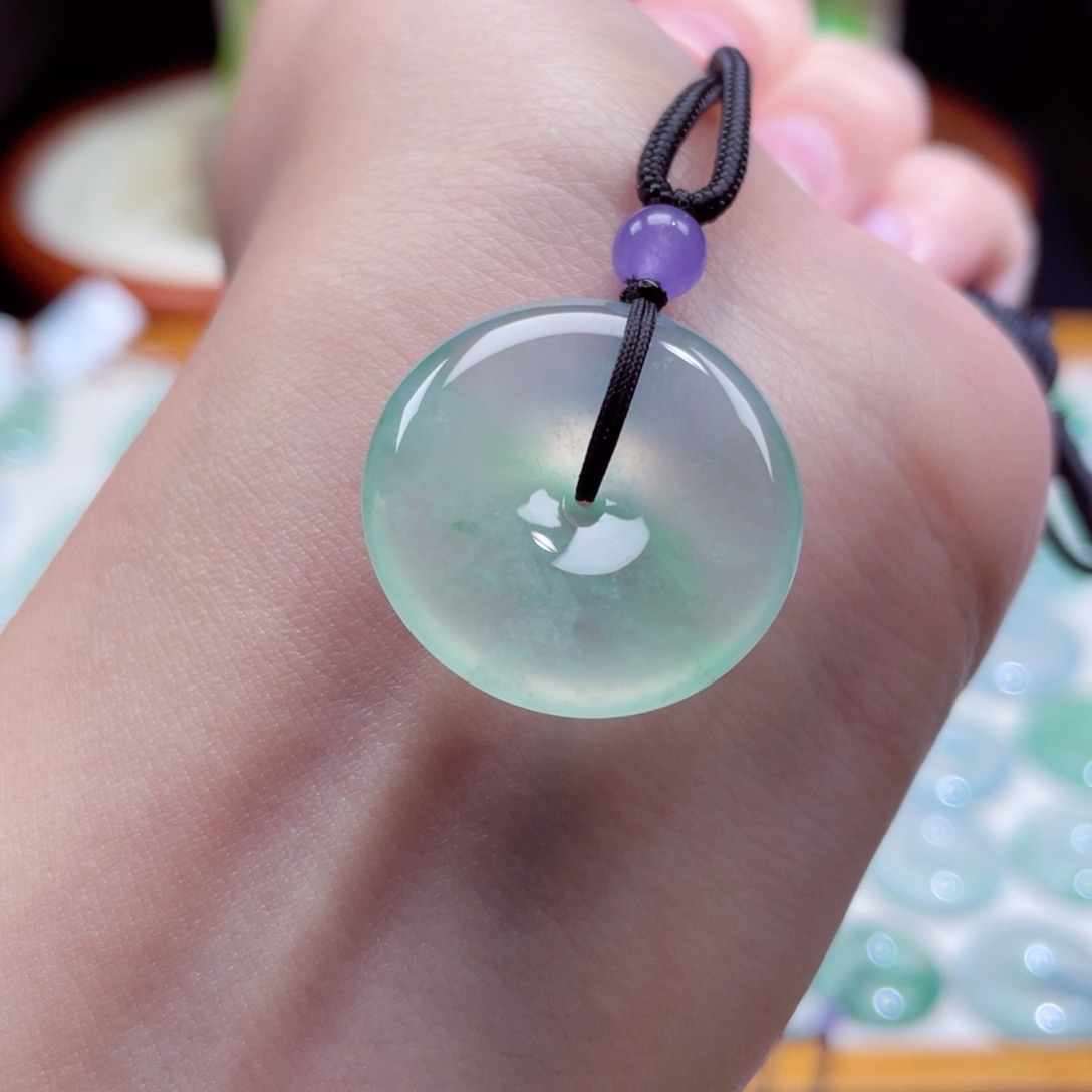 翡翠颈饰未镶嵌扣子