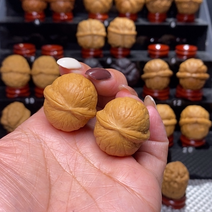 文玩核桃把件?***?晶玉手捻…………80