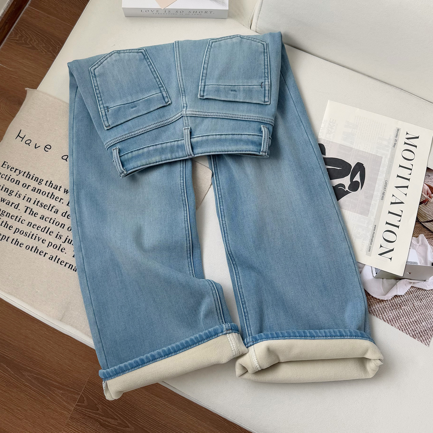 反季蓝弹力加绒微喇牛仔裤女2025冬季新款高腰百搭不贴腿马蹄长裤