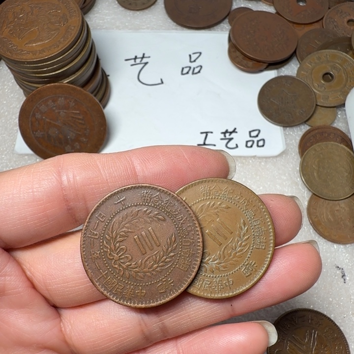 上两个工艺品摆件