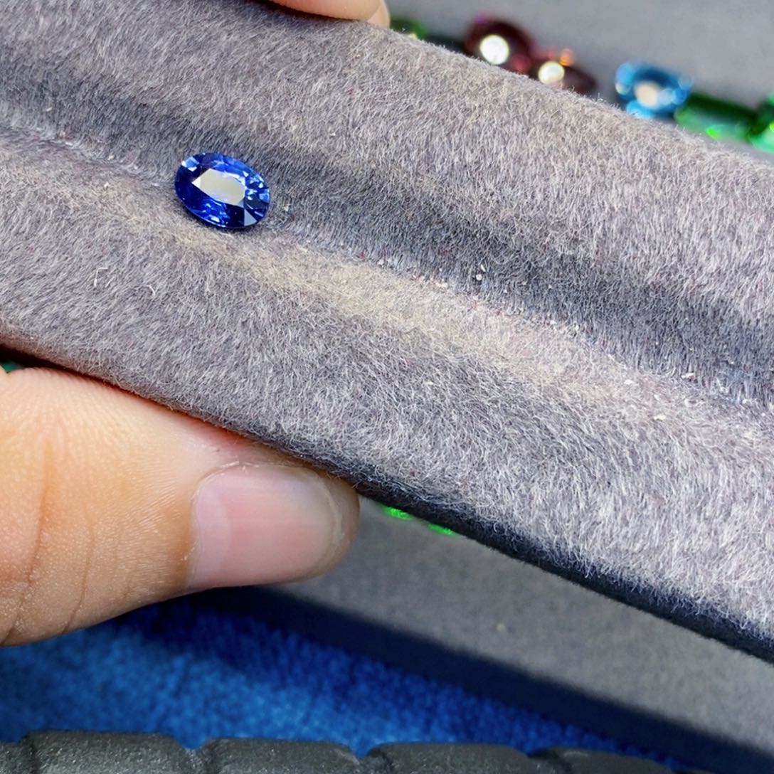 蓝宝石裸石蓝宝石