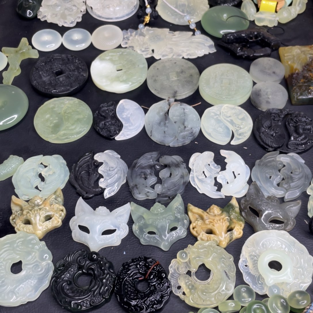 烧****岫玉未镶嵌颈饰补