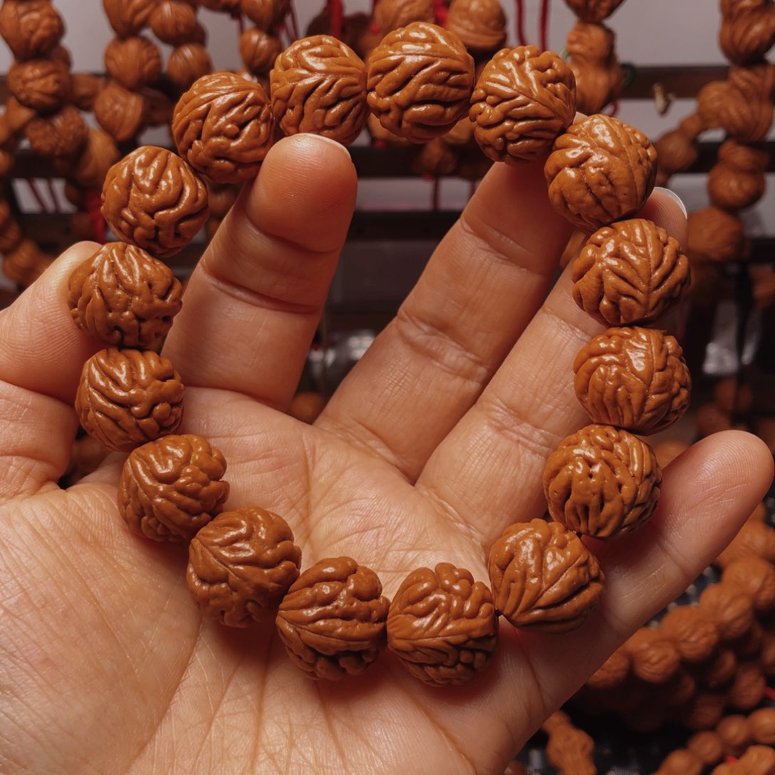 木质类龙纹桃枭手串