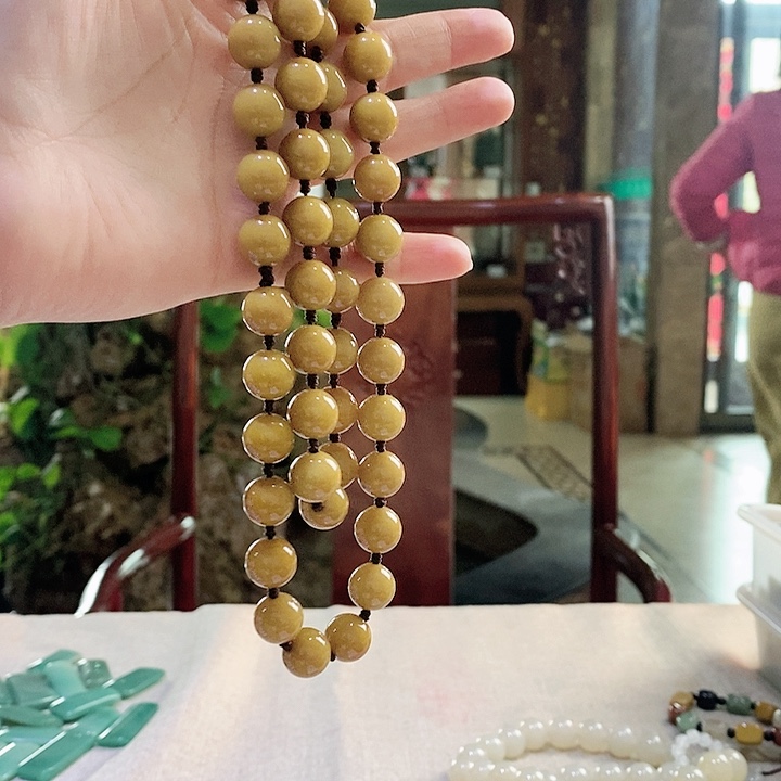 密玉（石英质玉）颈饰未镶嵌