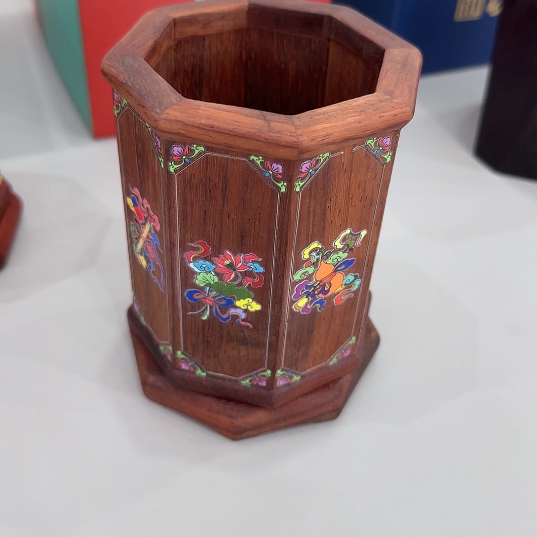 端景台紫檀木类八仙笔筒