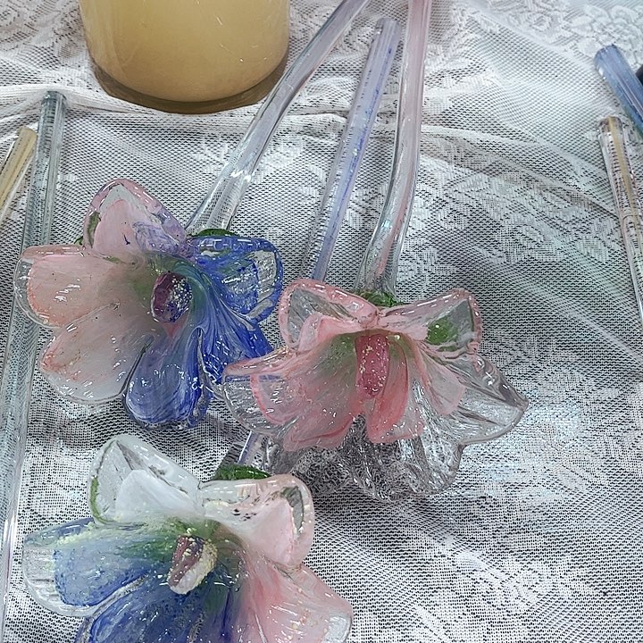 家悦琉璃花瓶摆件有瑕